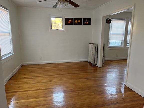 4th image of 76 Floyd St #1
