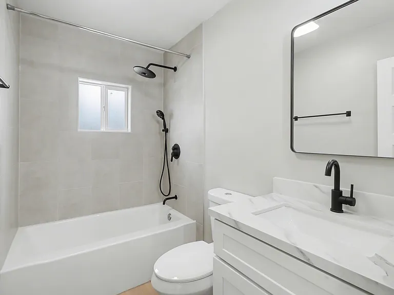 2725 I St #A — Photo 11