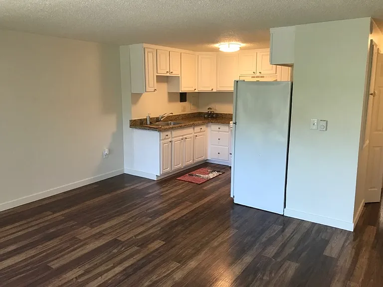 Effortless Living Near the Alaska Junction The Webster Apartments — Photo 19