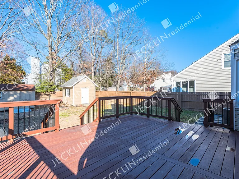 9020 Castle Point Dr — Photo 19