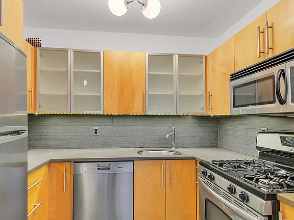 3rd image of 453 W 19th St APT 1B