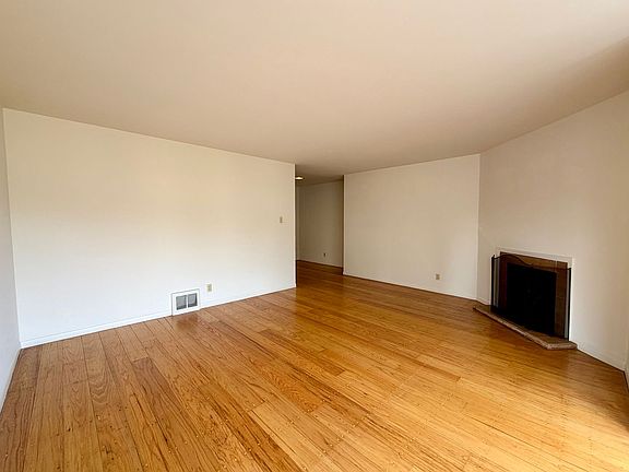 4th image of 2225 Washington St APT 4