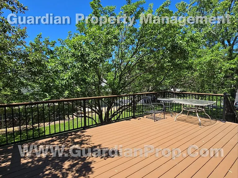 831 Pontiac Ln — Photo 5