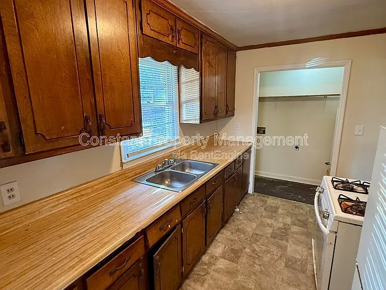 202 Realty St — Photo 7