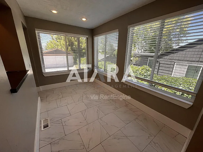 2362 E Bryan Ave — Photo 8