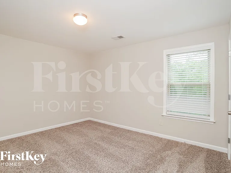 218 Woods Cir — Photo 12