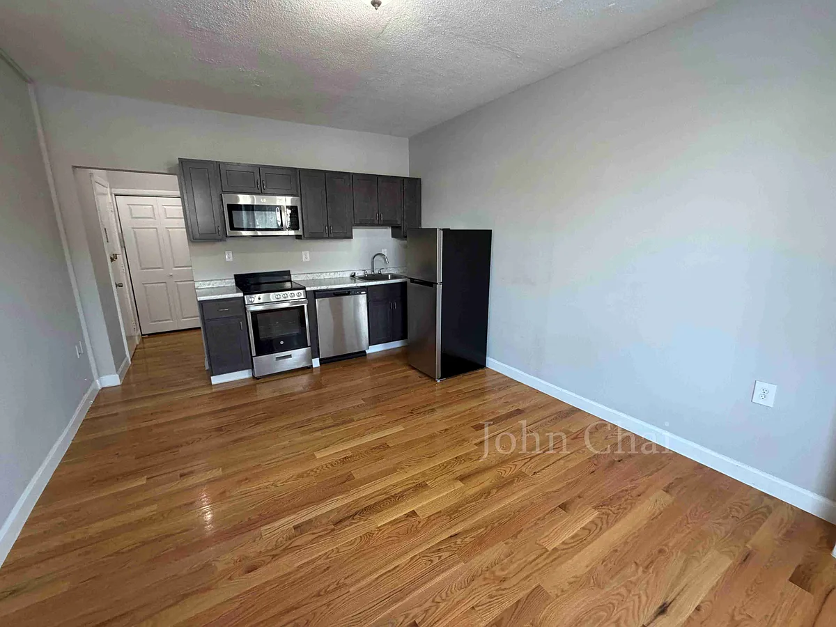 Building Photo - 1128 Commonwealth Ave #5