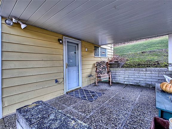 3rd image of 1840 Roy Ave