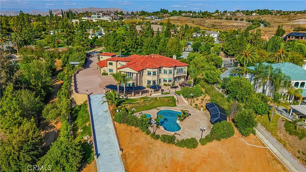 6 bed, 6.5 bath, 8800 sqft, $13,000 — Photo 4