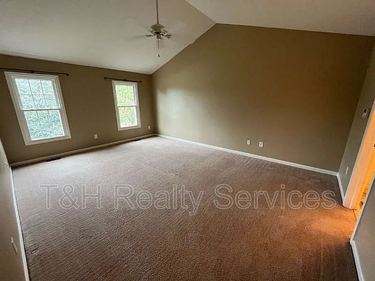 11451 Sutton Place Dr E — Photo 16