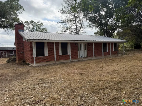 415 SE Main St, Stockdale, TX 78160
