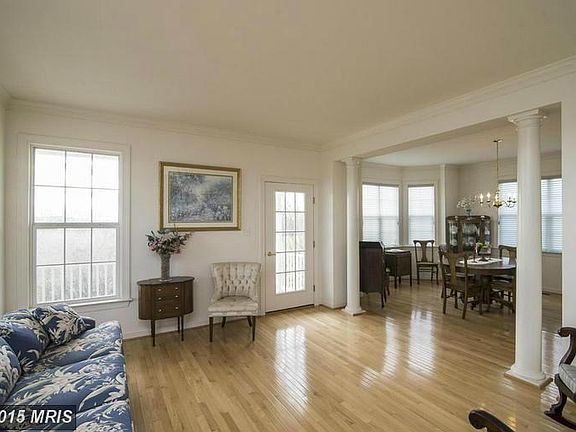 Living Room 14x13 with gleaming hardwood