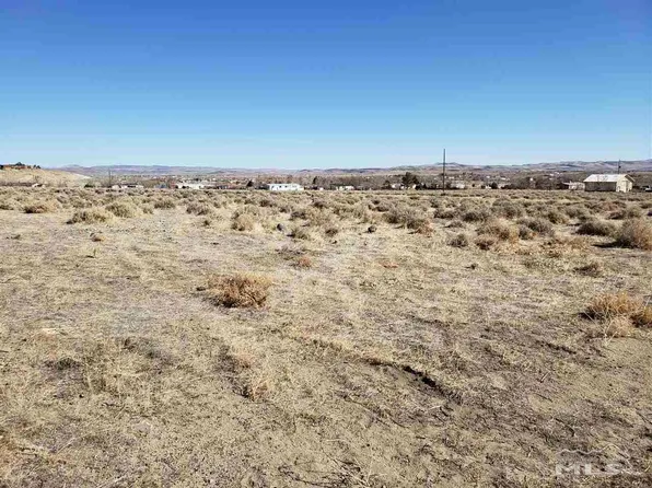 1310 Cooney Dr, Silver Springs, NV 89429