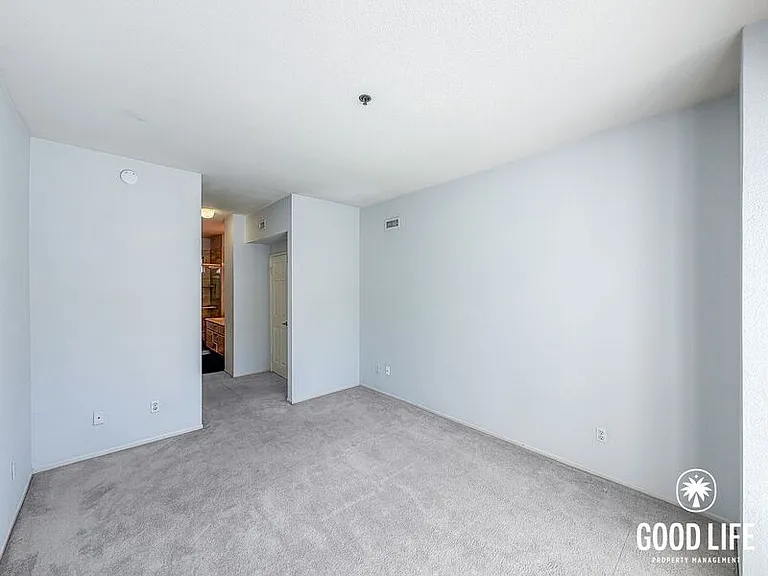 640 Camino De La Reina #1109 — Photo 7