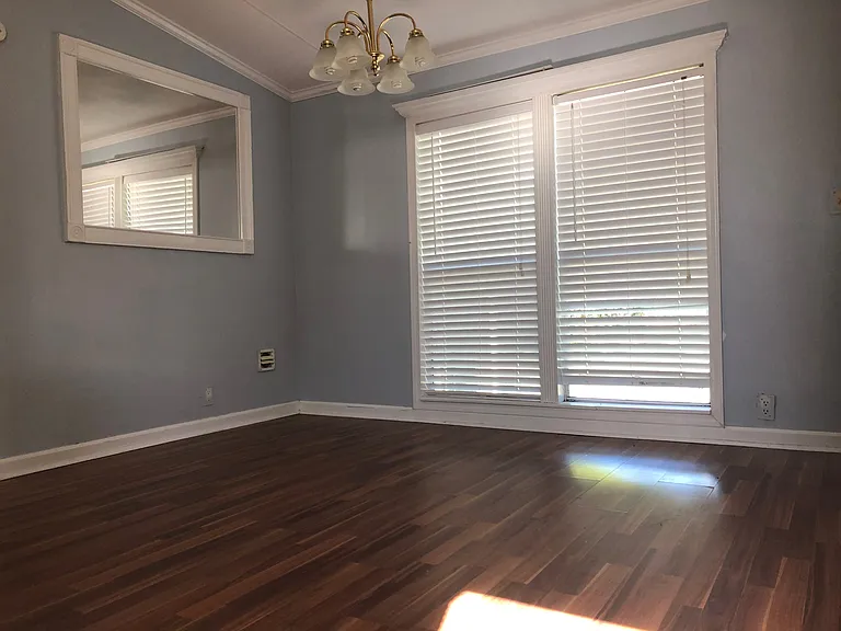 111 Washington Dr NE — Photo 4