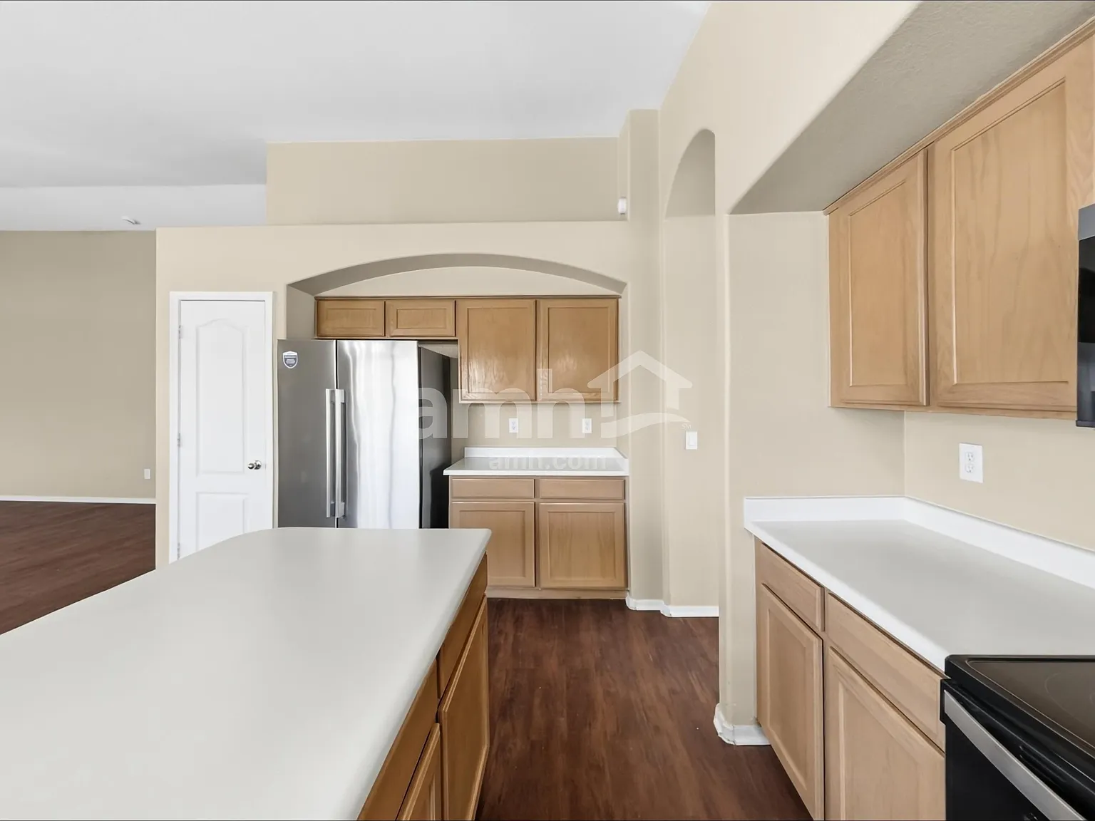 3 bed, 2.0 bath, 1956 sqft, $2,240 — Photo 4
