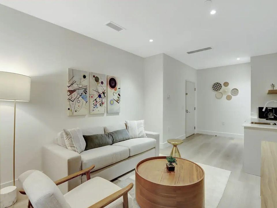 1st image of 229 SW 9th Street #201