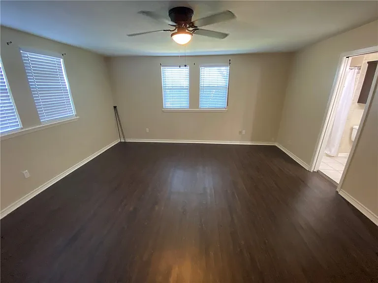 5621 Burton Ln — Photo 12
