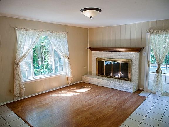 5th image of 722 White Oak Ln