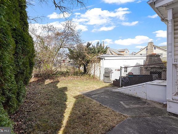 4th image of 4635 Woodland Ave