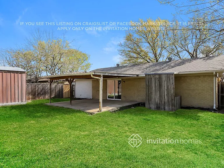 215 Adams St — Photo 15