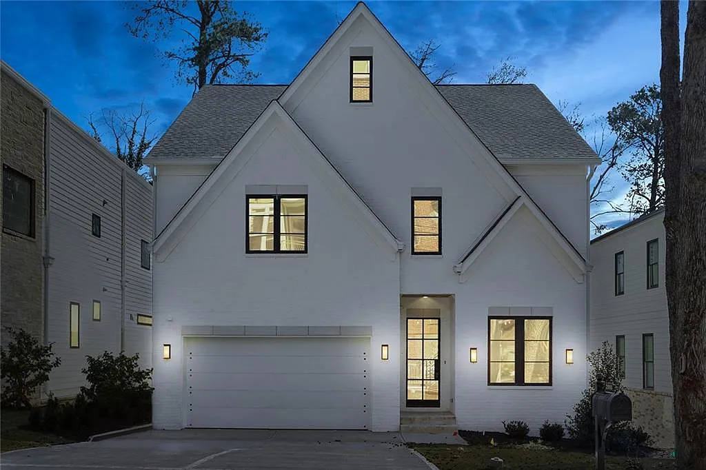 5 bed, 5.5 bath, 4775 sqft, $14,500 — Photo 2