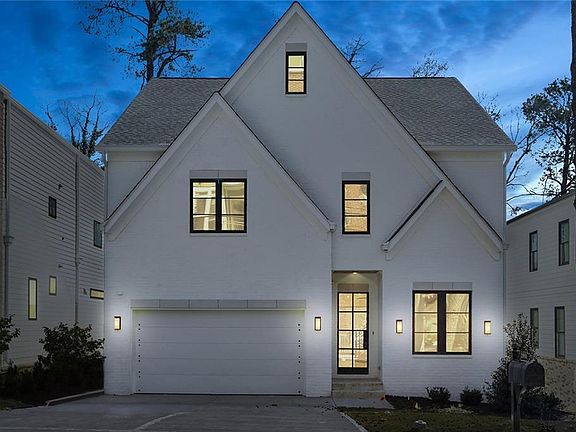 2nd image of 2985 Lookout Pl NE