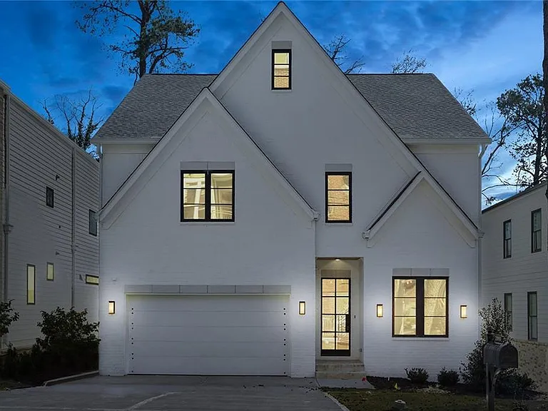 2985 Lookout Pl NE — Photo 2