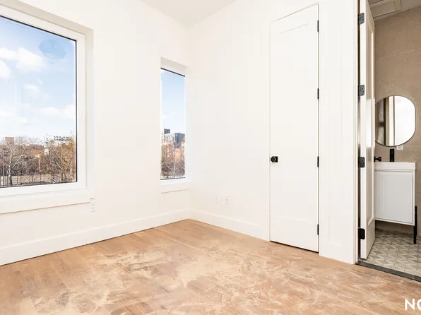 43 Kingston Avenue image 2 of 14