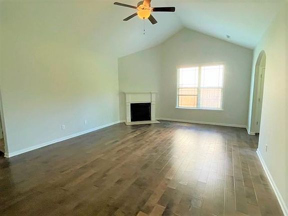 3rd image of 407 Melbourne Ln