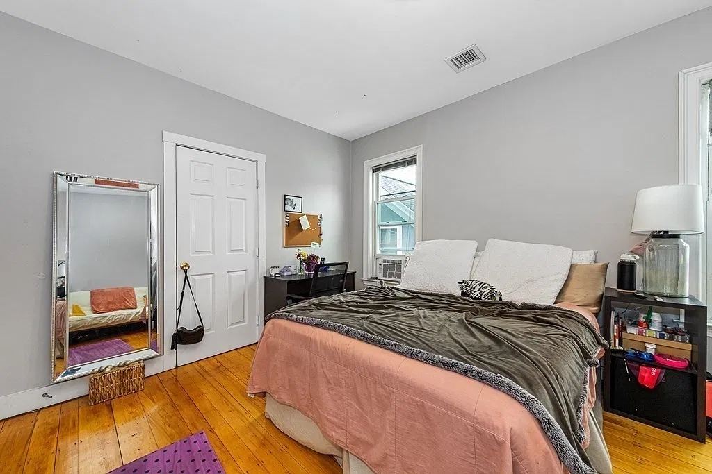 44 Hillside St — Photo 4