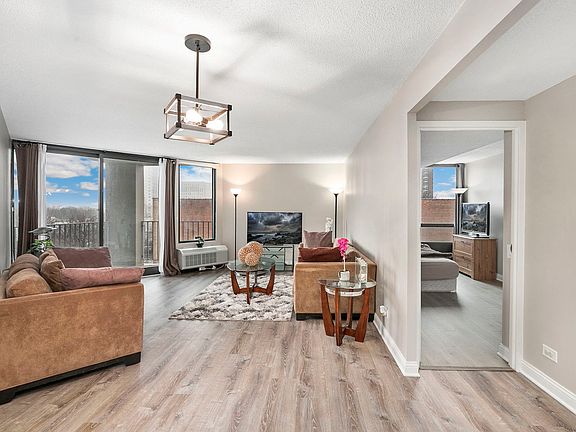 4th image of 5320 N Sheridan Rd APT 403