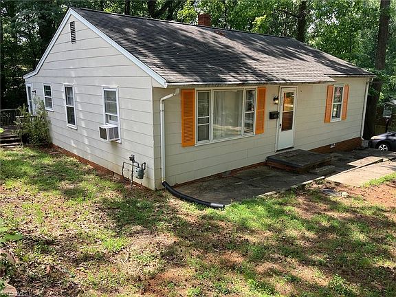 4th image of 2111 Maywood St