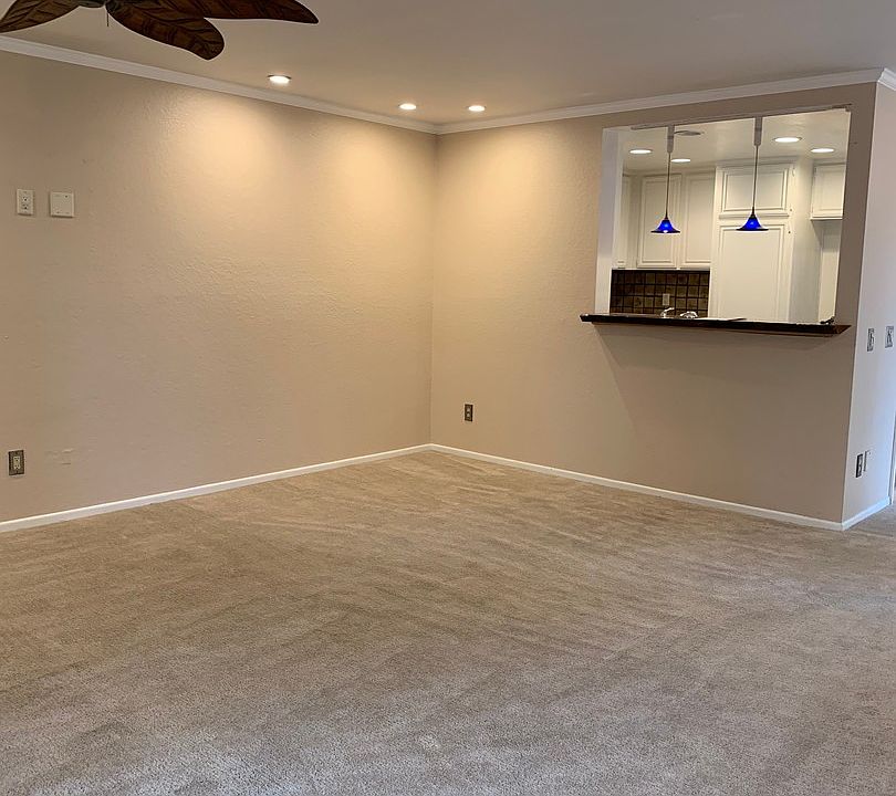1st image of 6 Laurel Ln