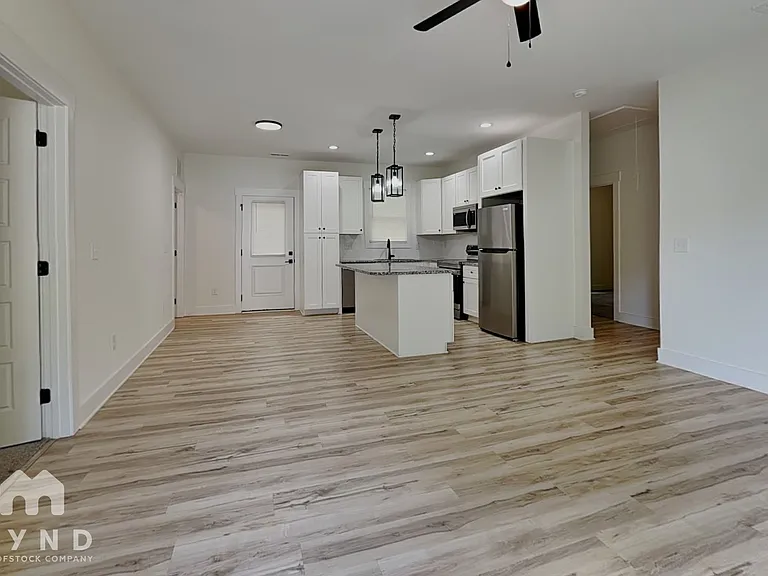 420 E Cedar Ave — Photo 6