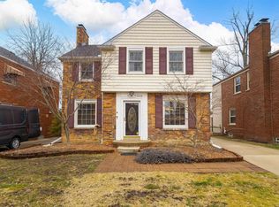 1644 Severn Rd, Grosse Pointe Woods, MI 48236