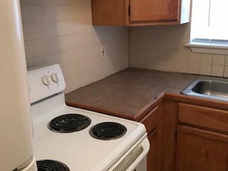 716 Fernwood St #A — Photo 5
