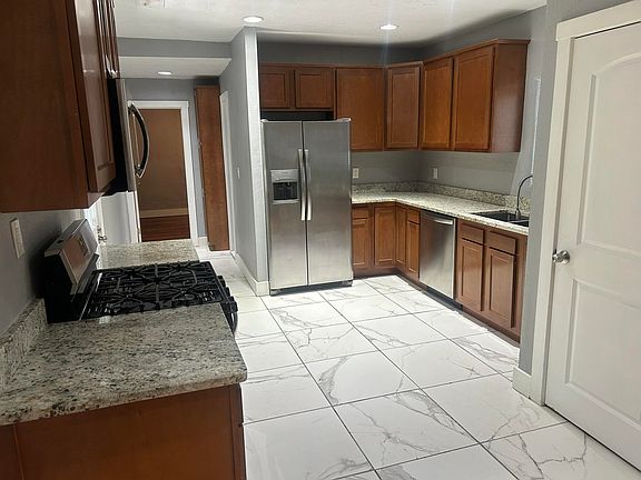 2nd image of 308 Cromwell Ave SW