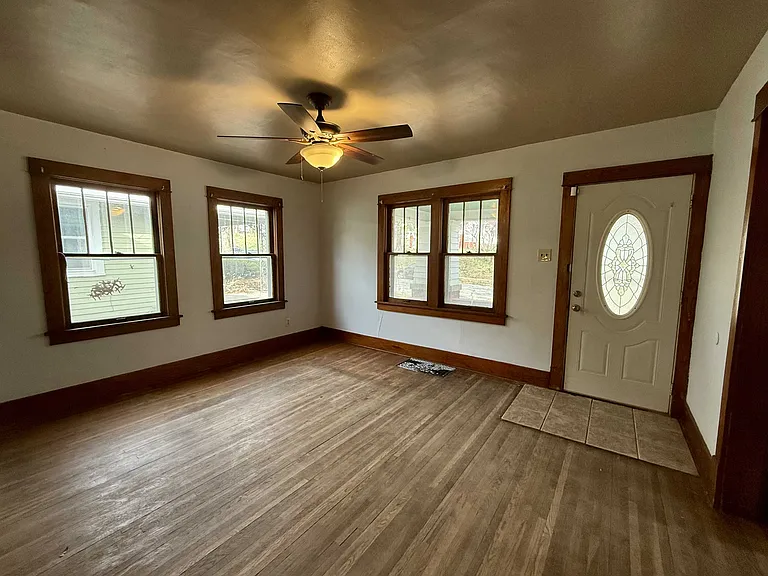 2220 Doniphan Ave — Photo 5