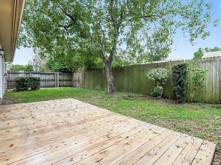 1011 Hardwood Dr — Photo 16