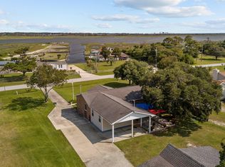 428 Bayview Dr, Harkers Island, NC 28531