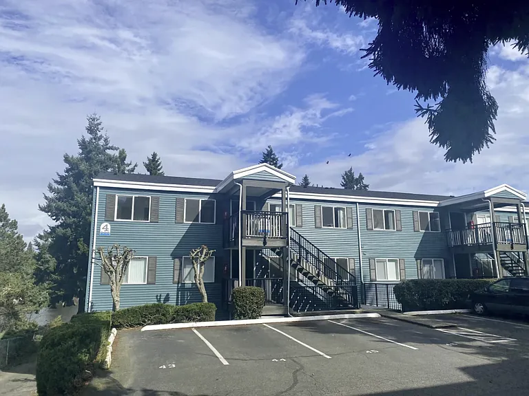 Shoreside Village Apartments — Photo 19