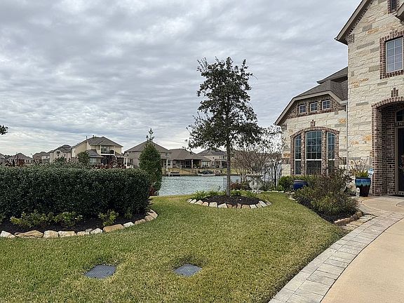 Lush Landscape front and bac