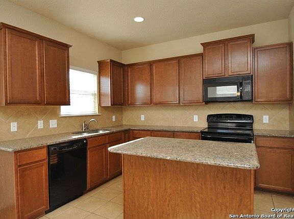 4th image of 10810 Mustang Oak Dr