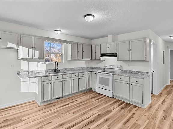 3rd image of 546 Woodlawn St