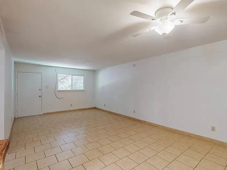2800 Cerrillos Rd #11 — Photo 3