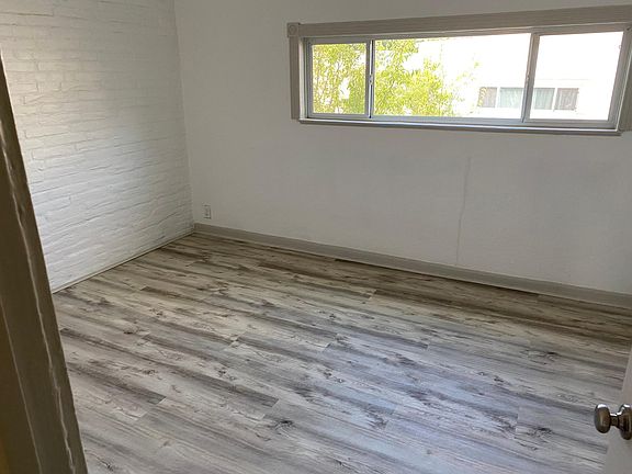 4th image of 408 Ira Ave #11