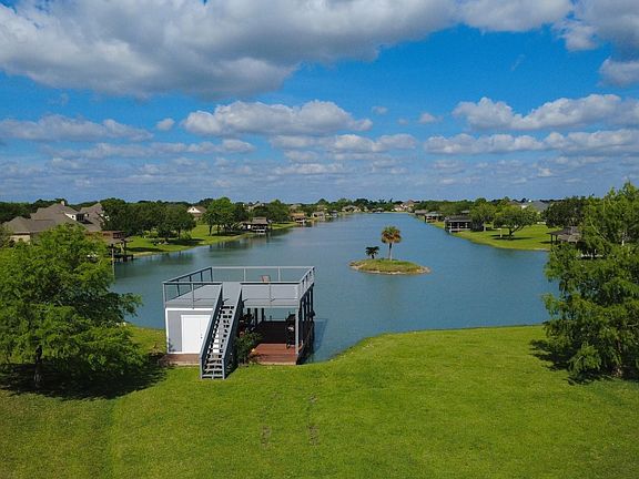 5th image of 226 Lago Circle Drive N