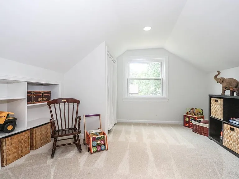 3868 Belmont St — Photo 9