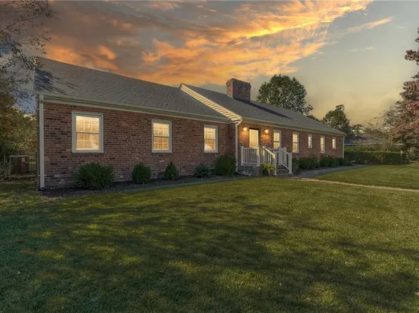 305 Robinhood Rd, Franklin, VA 23851